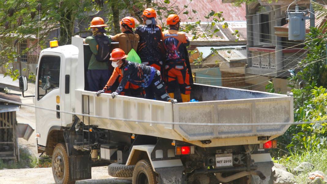 Maden sahası çevresinde toprak kayması: Filipinler'de can kaybı 68'e yükseldi 1